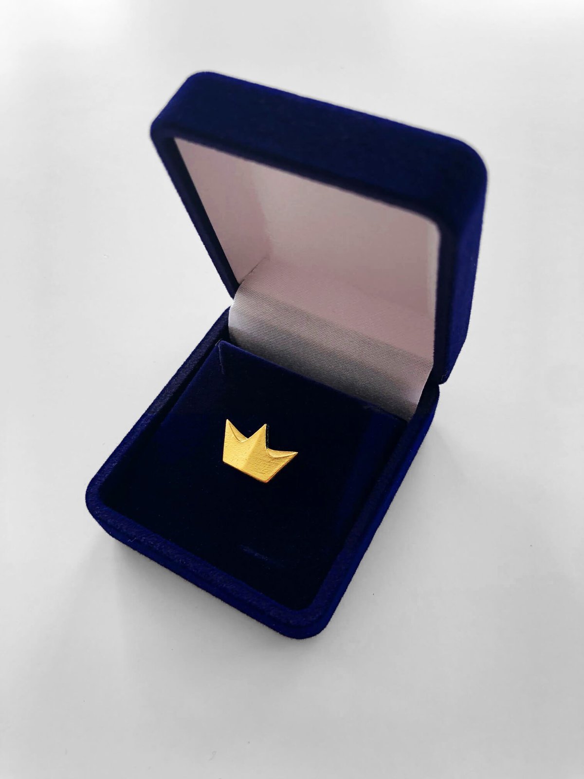 Przypinka "Korona" z etui