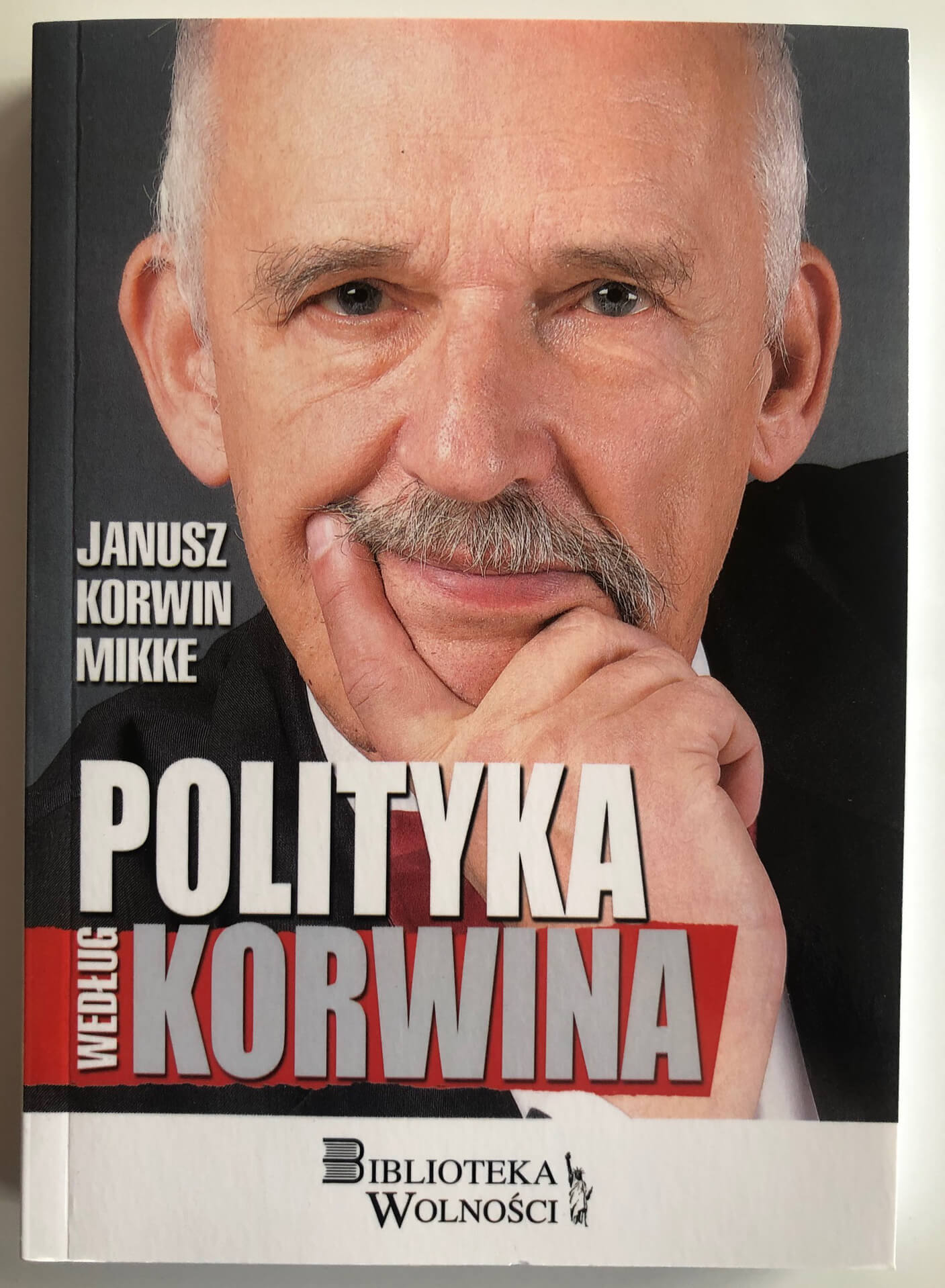 Książka "Polityka według Korwina" z autografem
